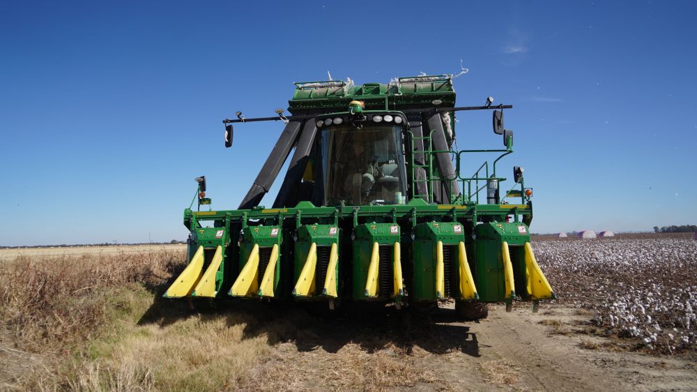 john-deere-cotton-picker
