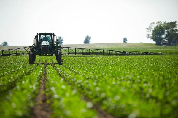 Charger&reg; Brand Herbicides Offer Application Flexibility In Corn & Soybean Crops