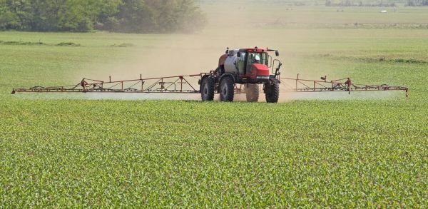 Choosing The Right Adjuvant For Your Post-Emergence Herbicide Application